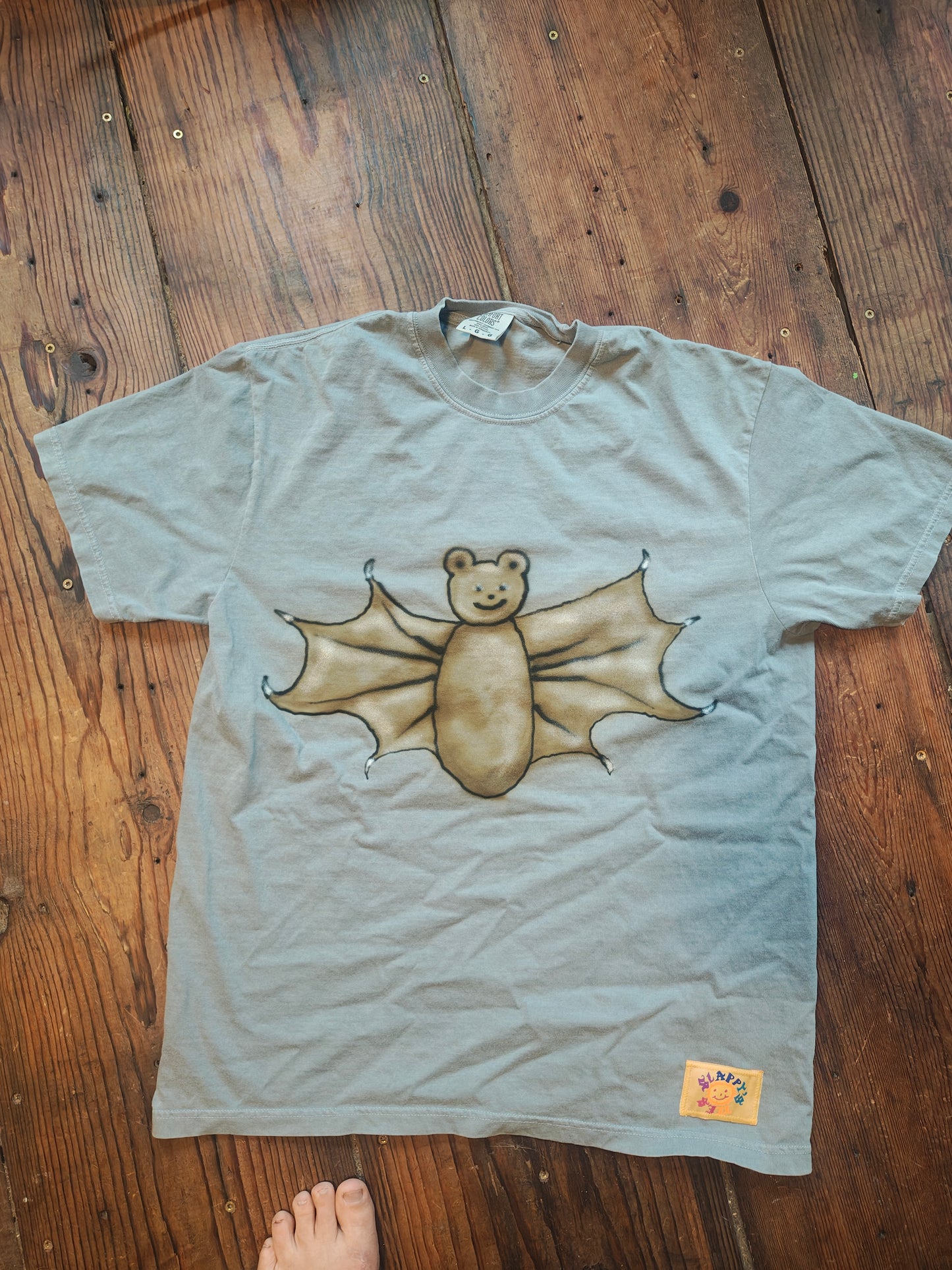 "CUTE BAT" tee, size large
